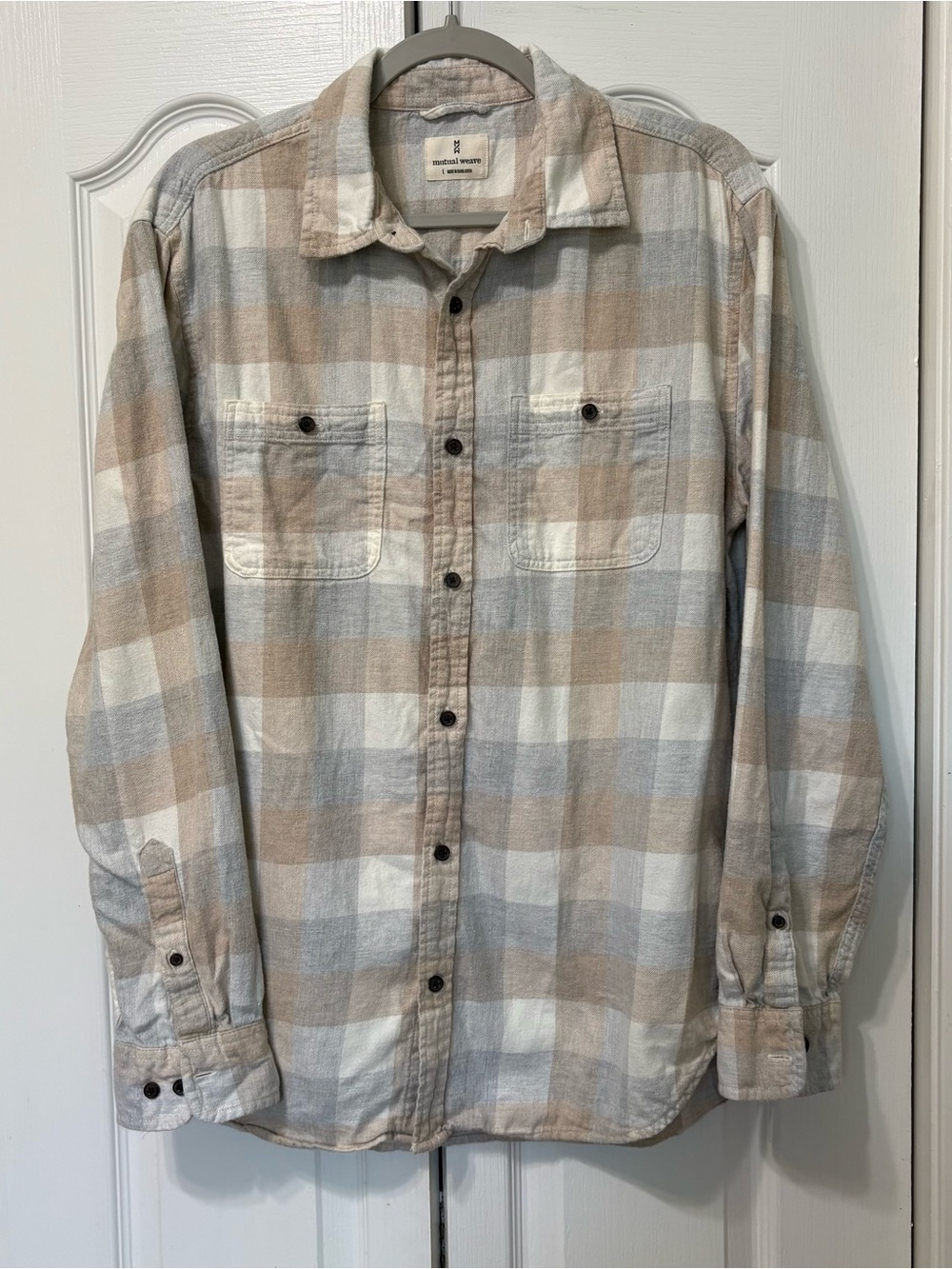 Mutual Weave Women’s L Gray Beige White Plaid Flannel Cotton Button-Up Shirt LS